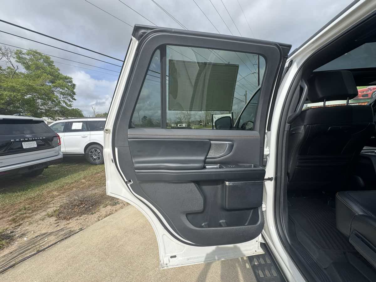 Used 2025 Ford Expedition Tremor image 34
