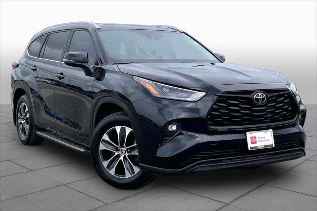 Certified 2024 Toyota Highlander XLE FWD image 3