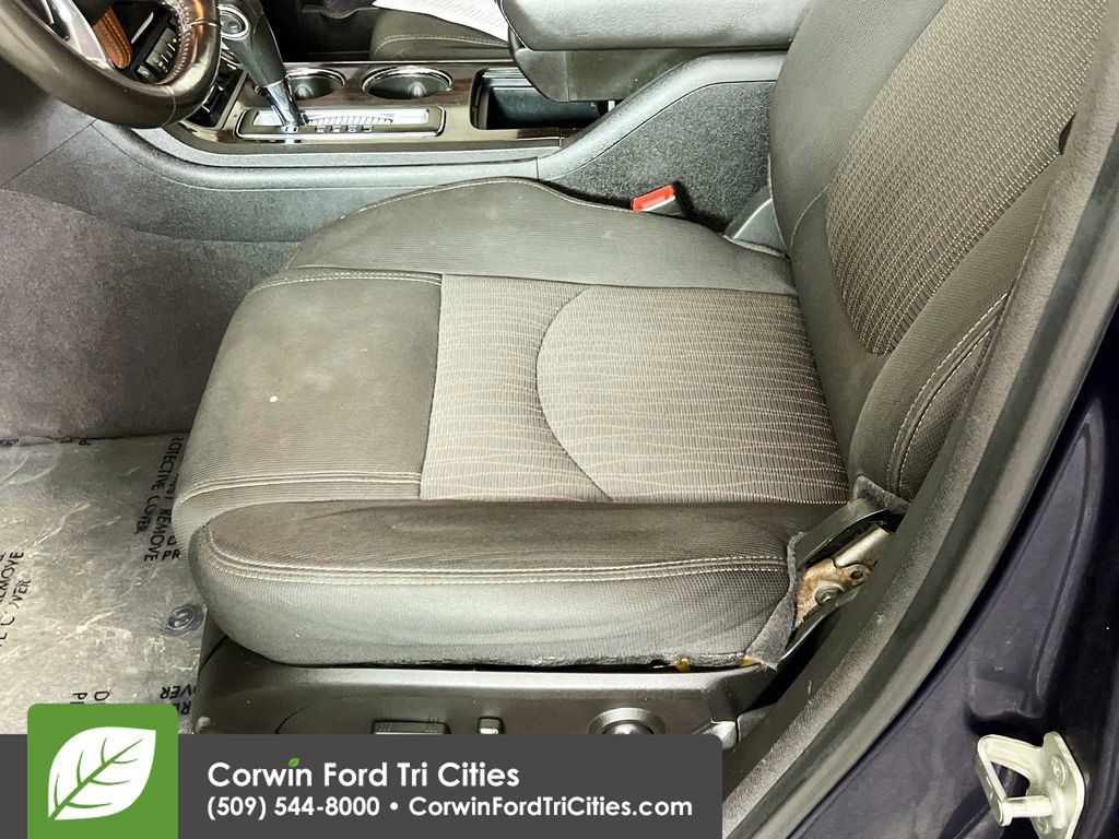 Used 2015 Chevrolet Traverse LT w/ Style and Technology Package image 23