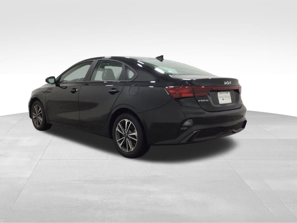 Used 2023 Kia Forte LXS w/ LXS Technology Package image 3