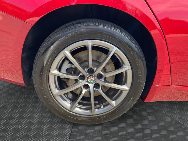 Used 2019 Alfa Romeo Giulia AWD w/ Cold Weather Package image 32