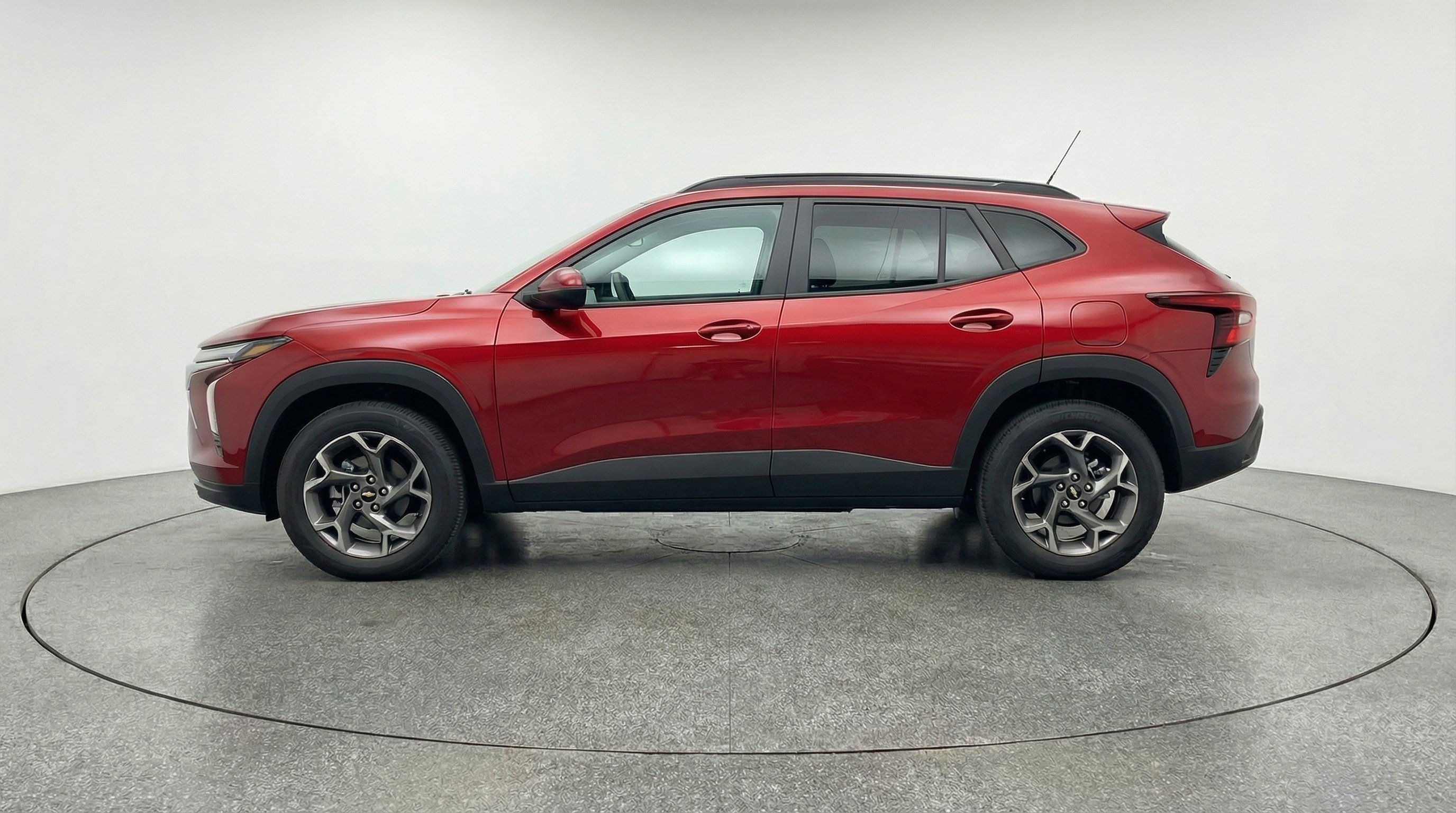 Used 2025 Chevrolet Trax LT FWD image 5