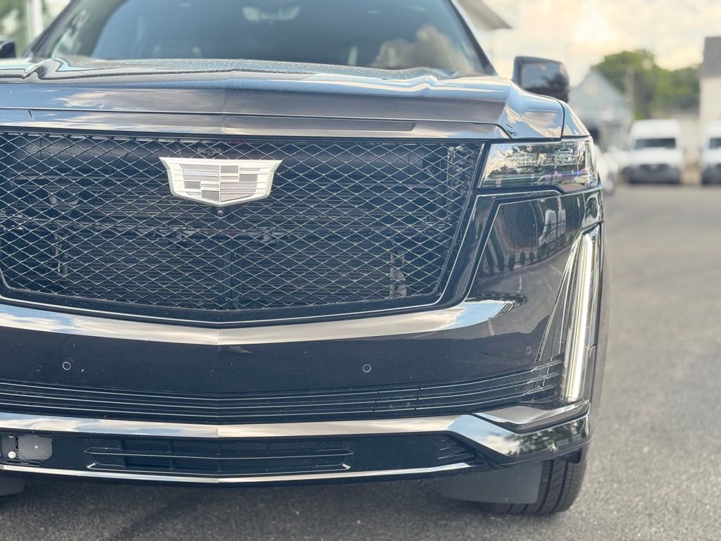 Used 2024 Cadillac Escalade ESV Sport Platinum w/ LPO, ONYX Package image 17