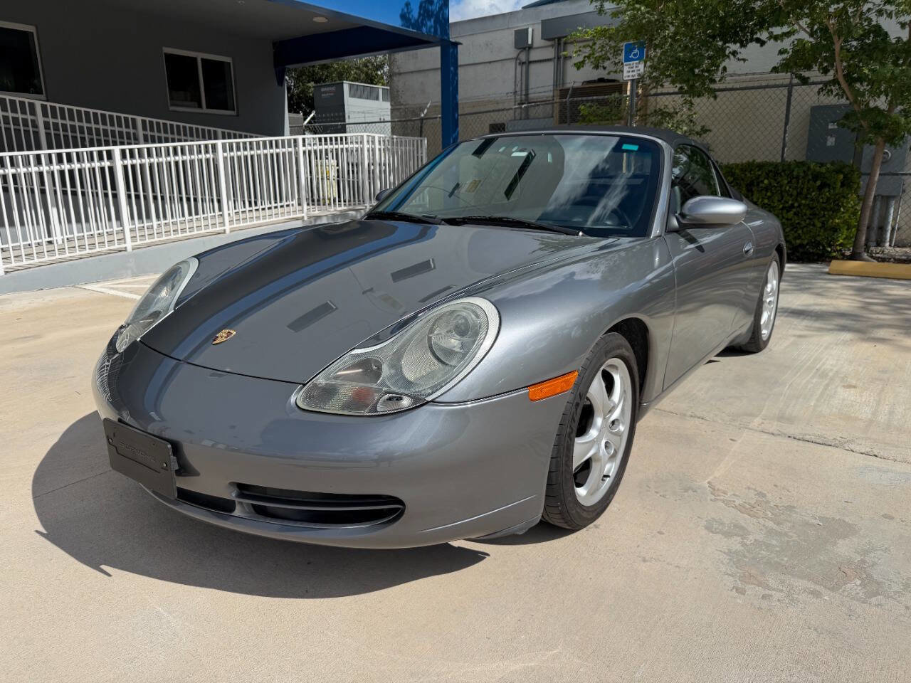 Used 2001 Porsche 911 Carrera 4 image 3
