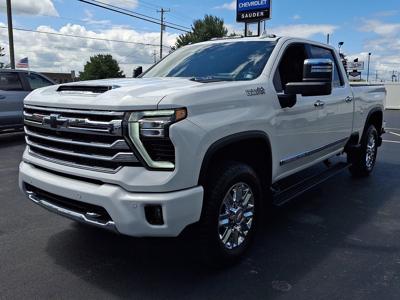 Used 2024 Chevrolet Silverado 3500 High Country w/ High Country Premium Package AWD/4WD image 3