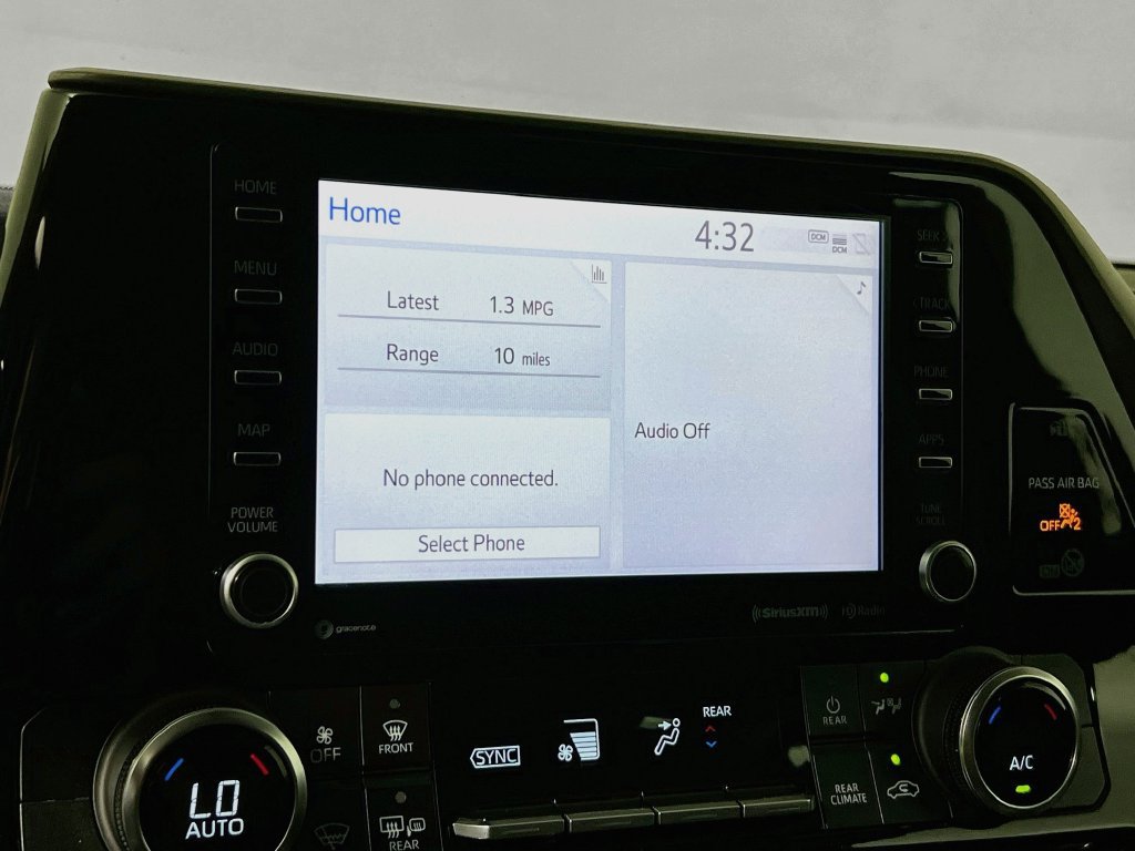 Used 2021 Toyota Highlander LE FWD image 24