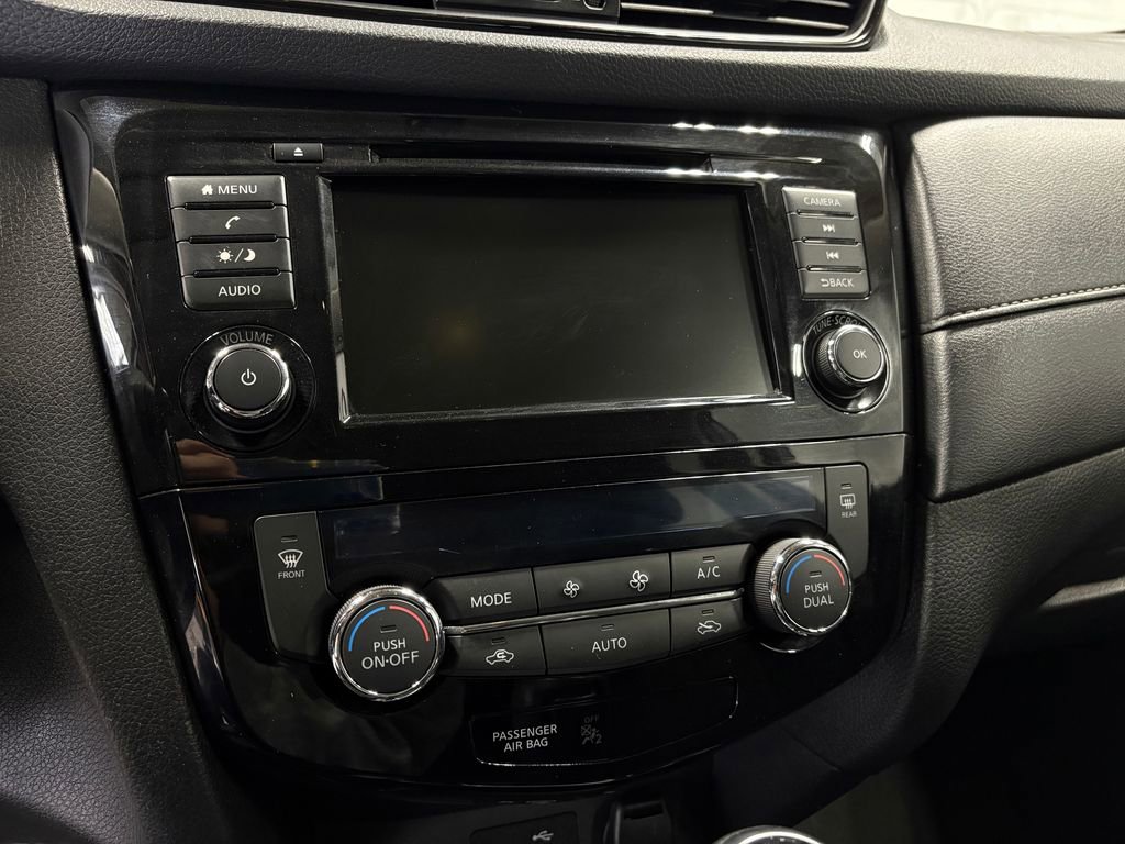 Used 2019 Nissan Rogue S image 23