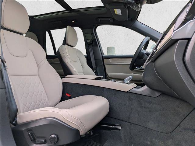 Certified 2026 Volvo XC90 B6 Plus w/ Protection Package Premier image 24