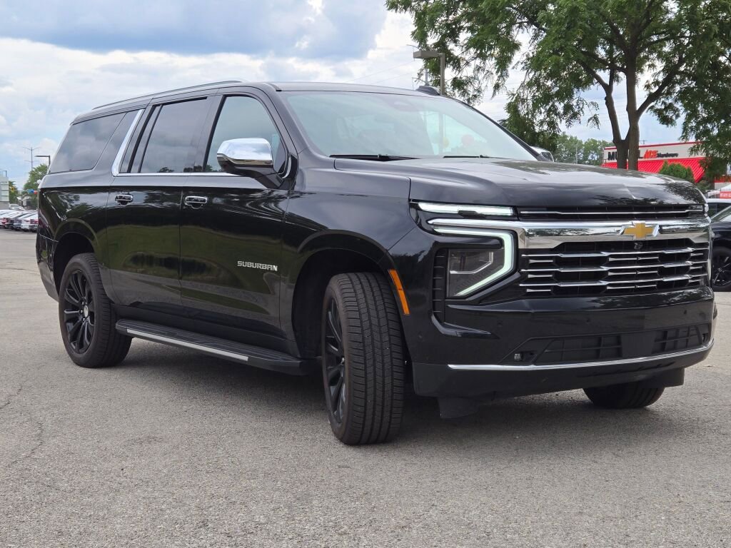 Used 2025 Chevrolet Suburban Premier image 4