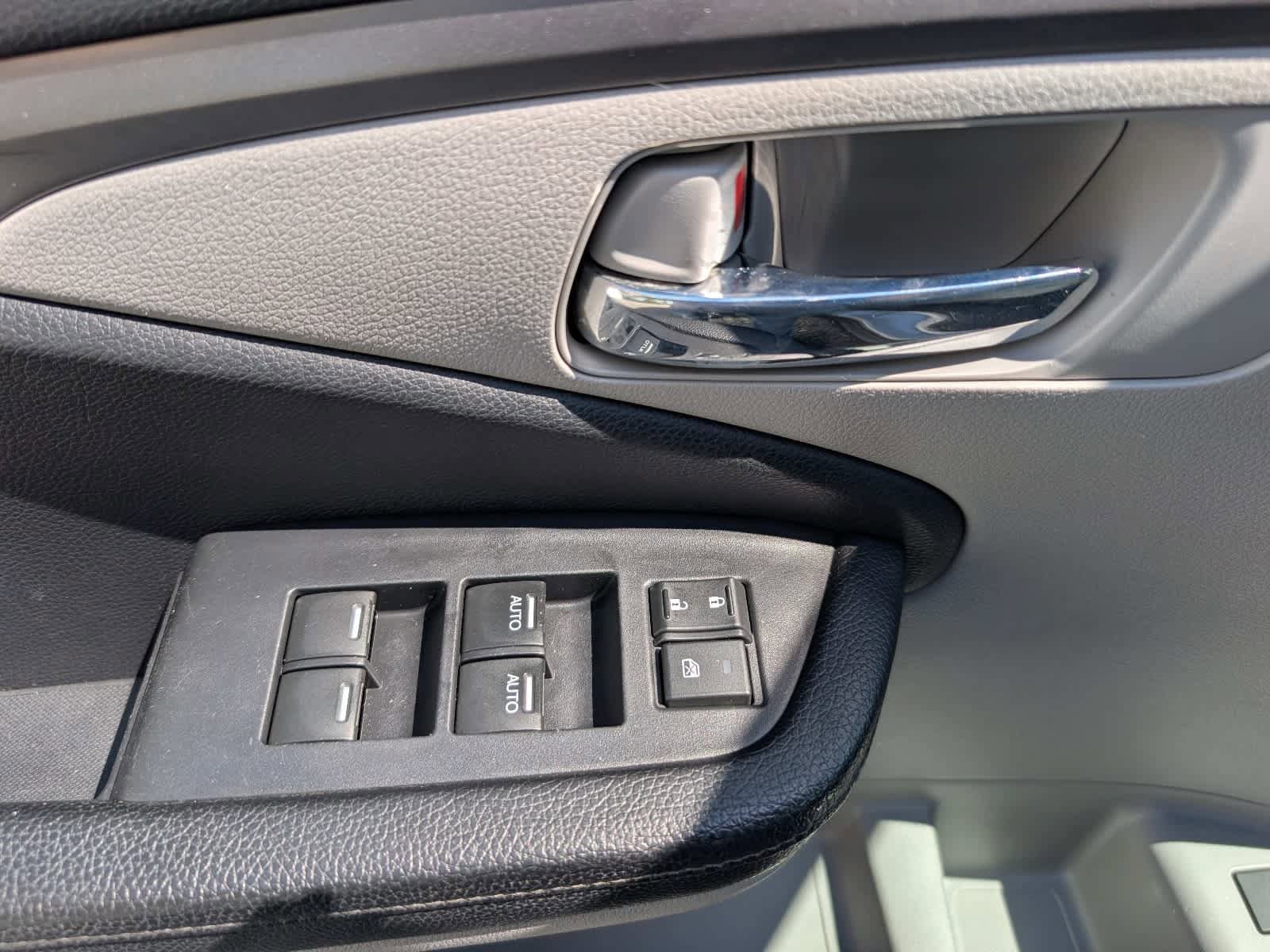 Used 2018 Honda Pilot LX image 16