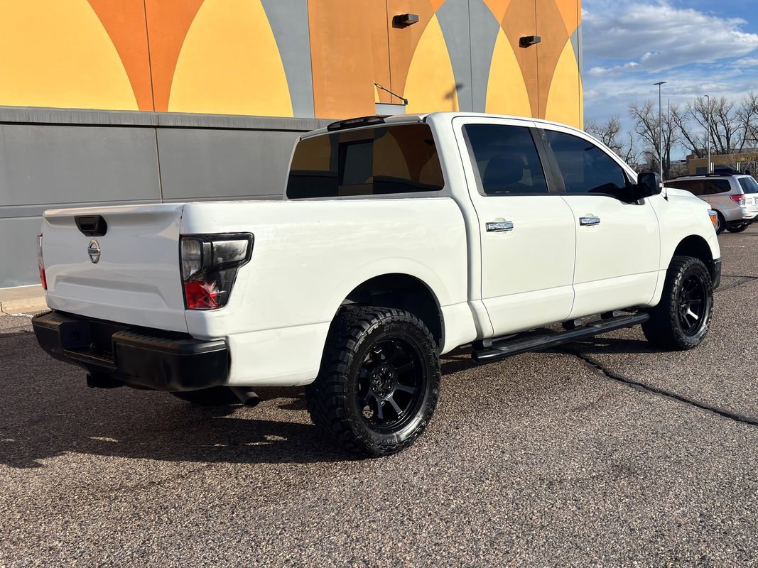 Used 2019 Nissan Titan SV image 5