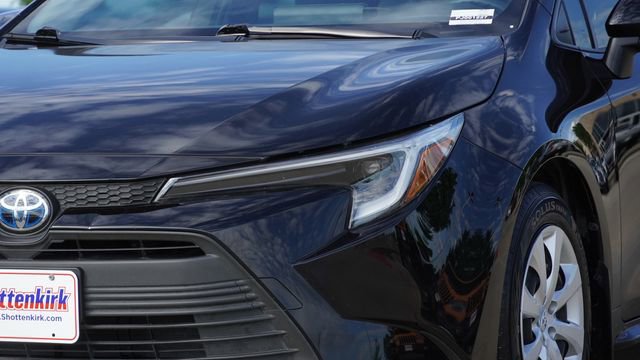 Used 2023 Toyota Corolla LE image 4