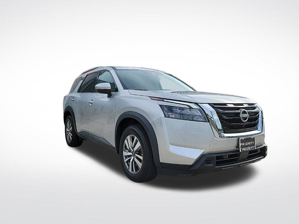 Used 2025 Nissan Pathfinder SL AWD/4WD image 6