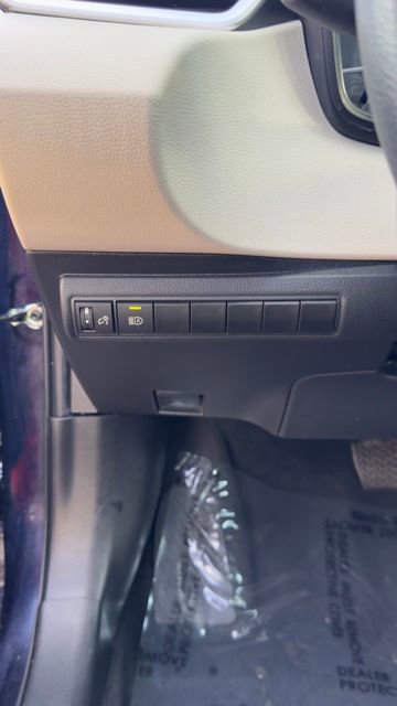 Used 2025 Toyota Corolla LE w/ Convenience Package image 10