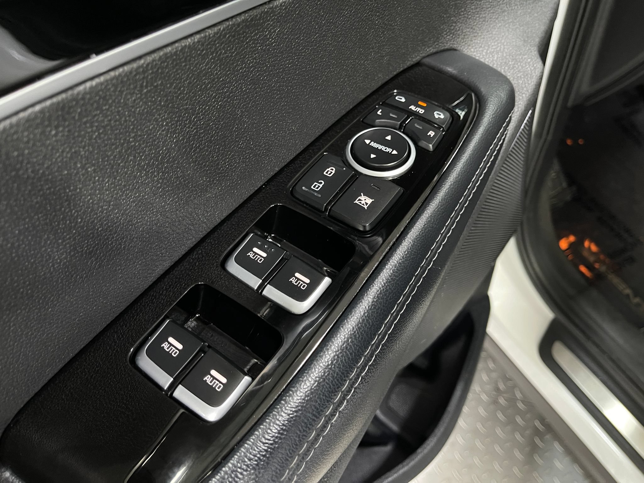 Used 2020 Kia Sorento SX FWD image 16