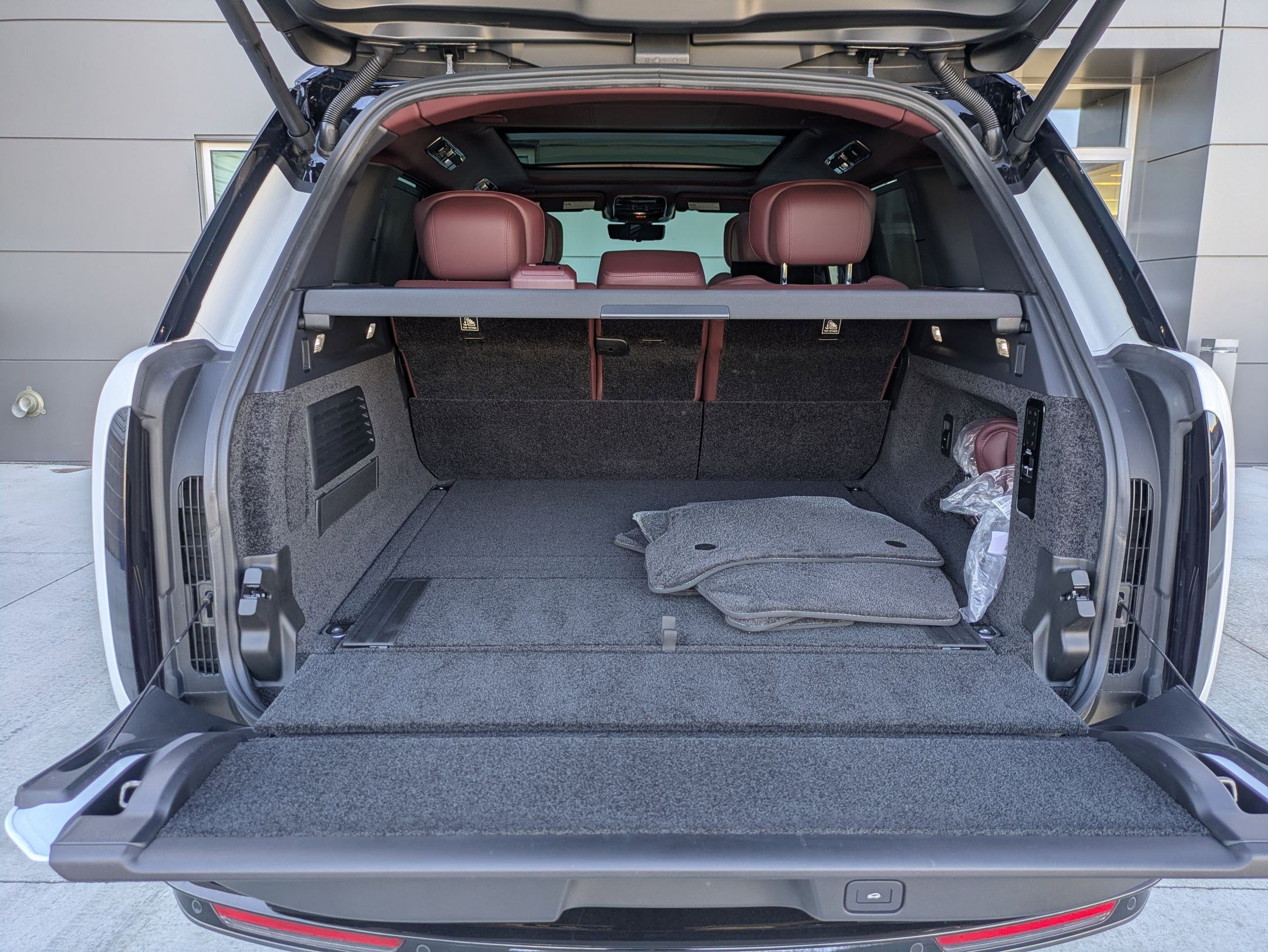 Certified 2024 Land Rover Range Rover Autobiography image 29