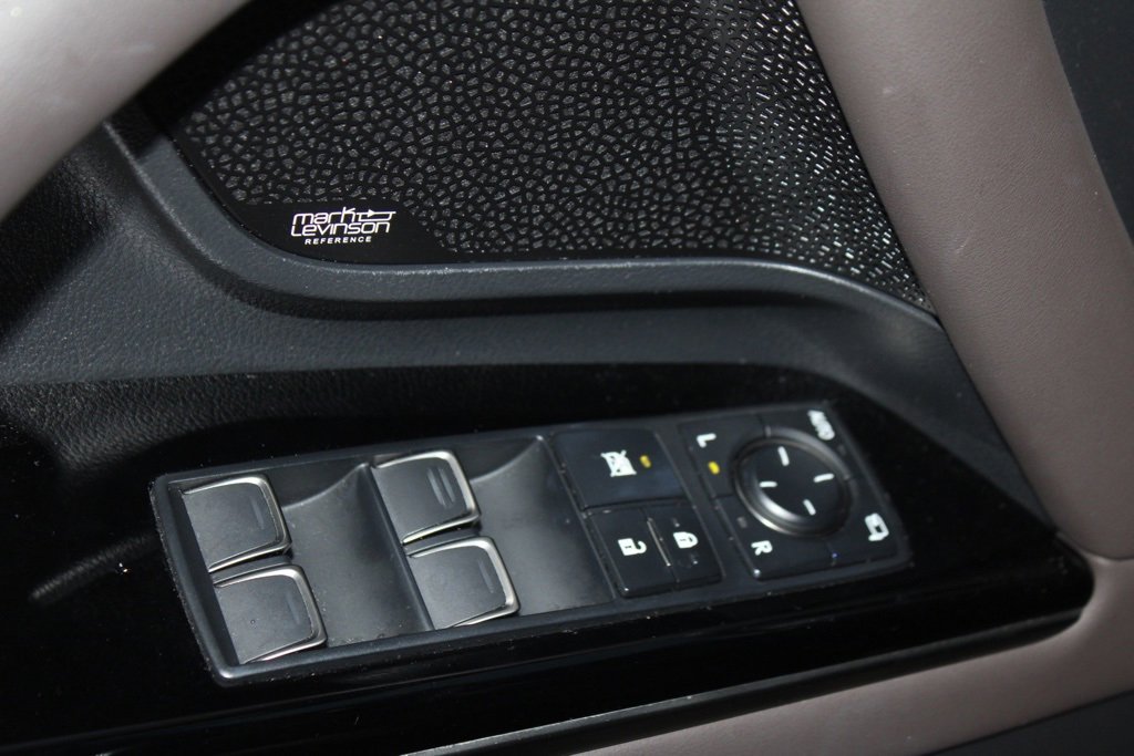 Used 2022 Lexus LX 600 4WD w/ Luxury Package image 12