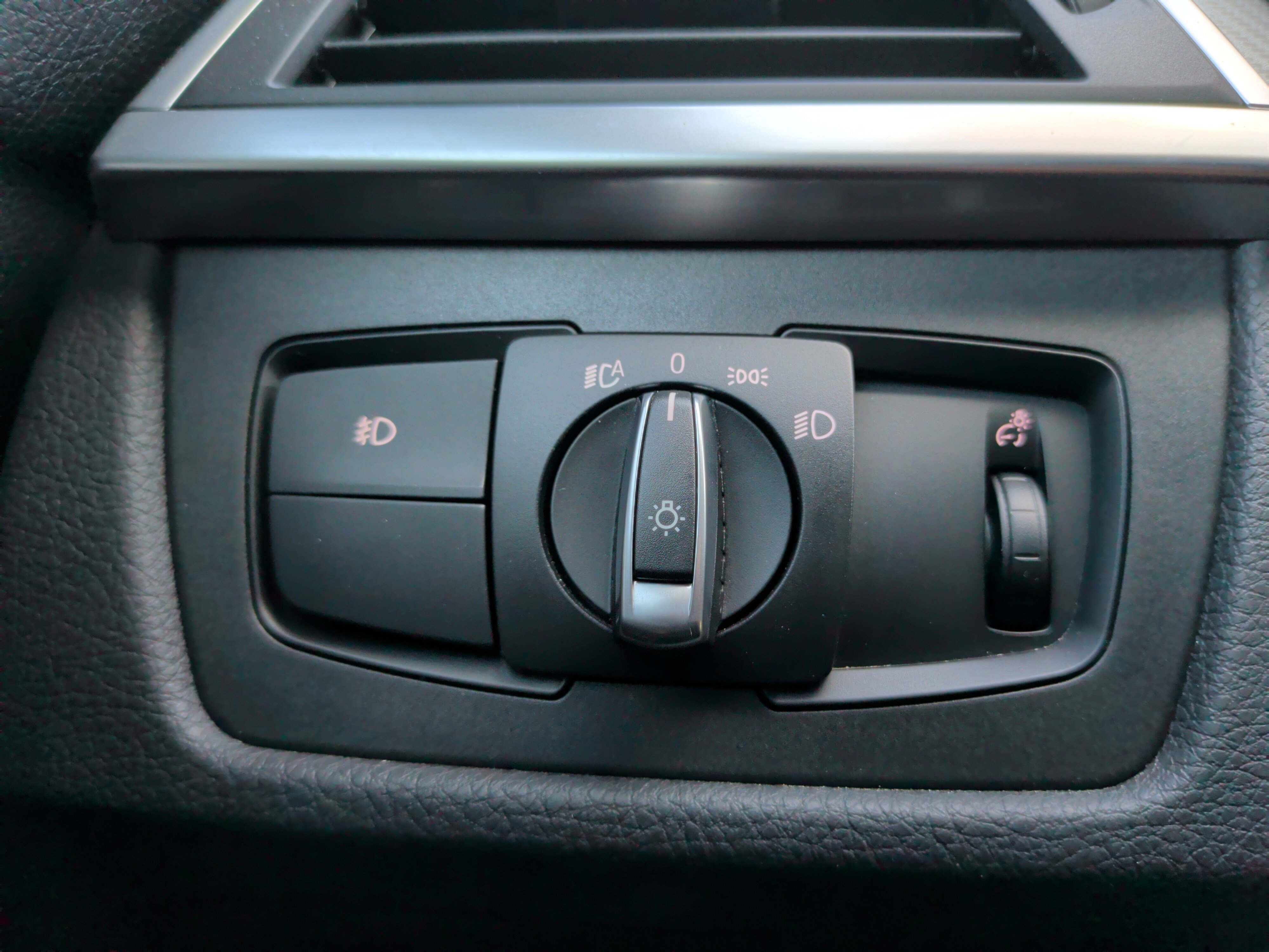 Used 2018 BMW 330e w/ M Sport Package image 24