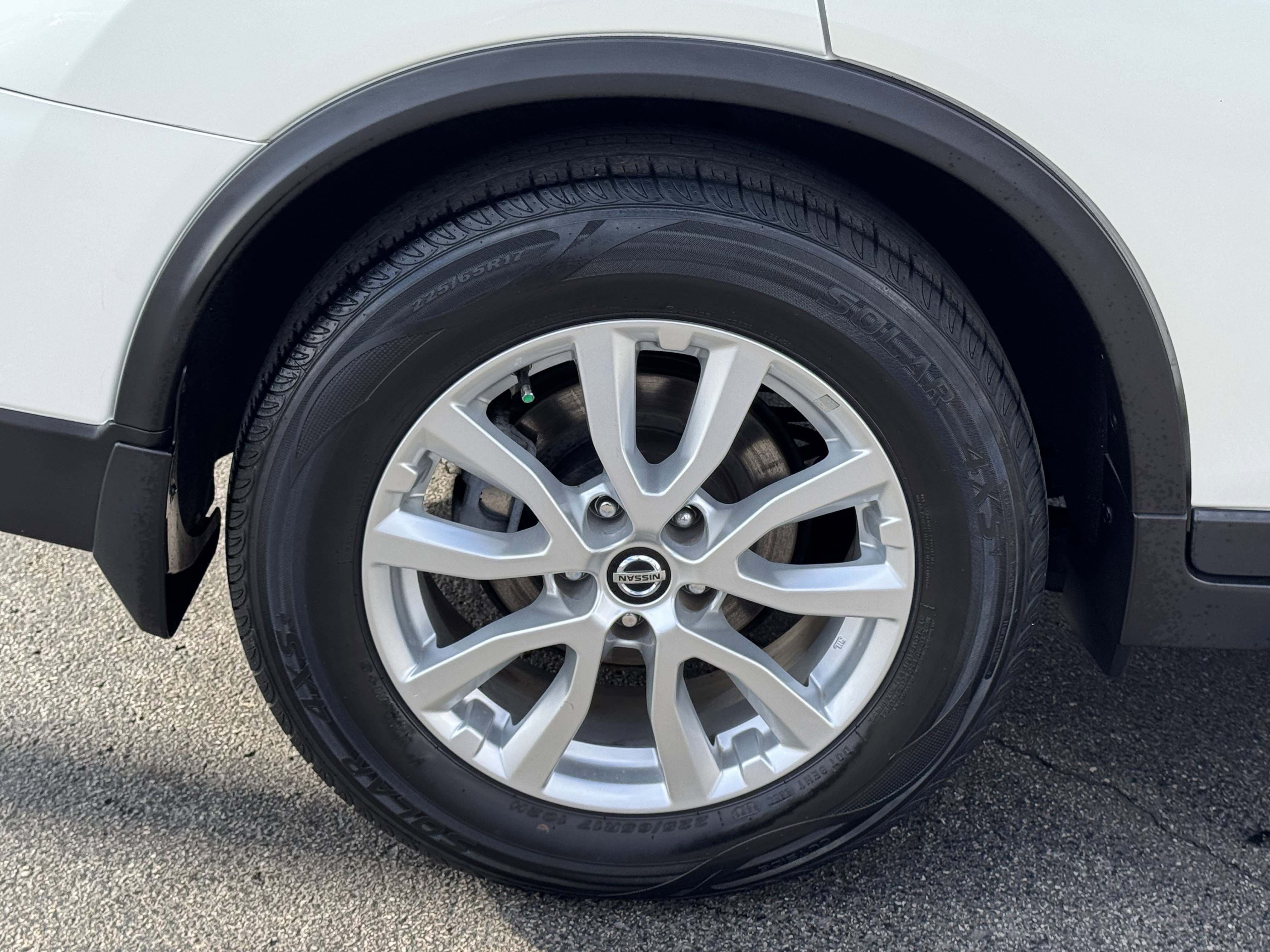 Used 2019 Nissan Rogue SV w/ Premium Package image 42