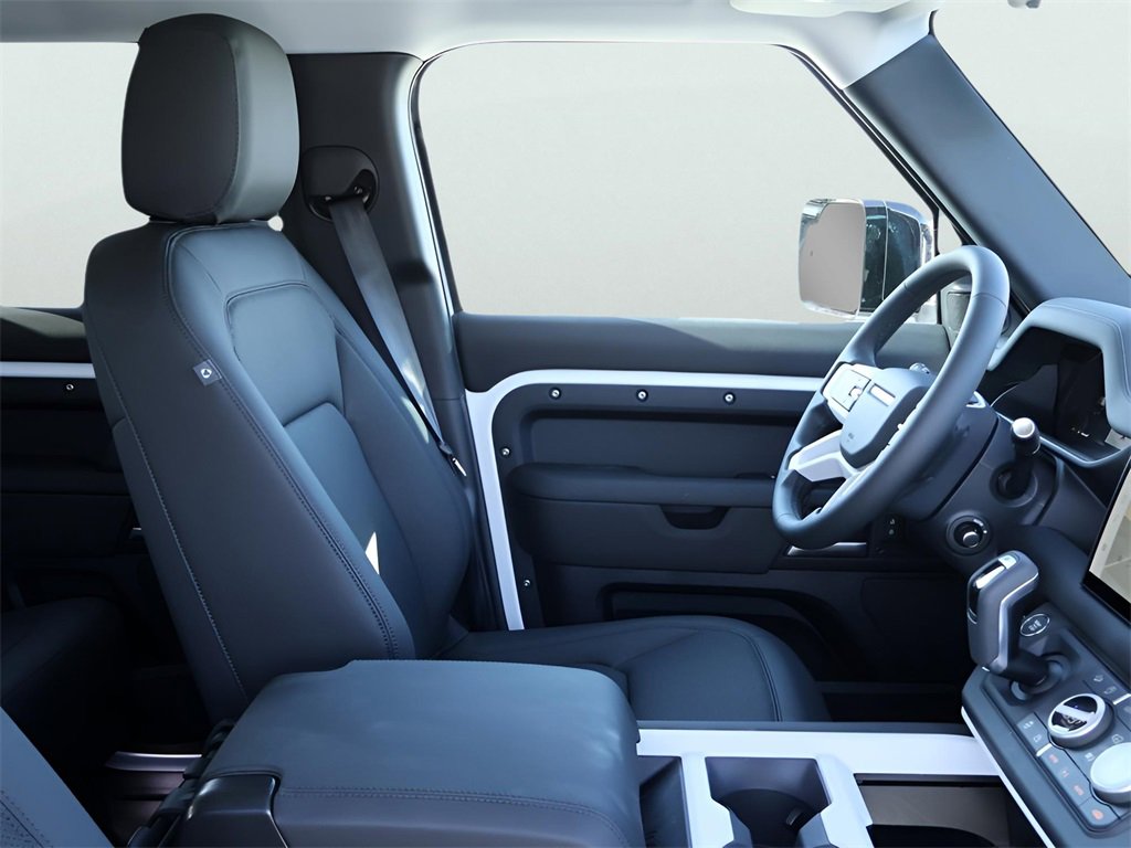 New 2025 Land Rover Defender 110 S image 9