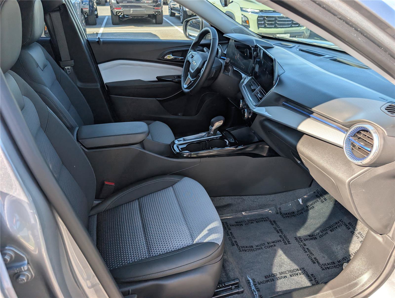 Used 2024 Chevrolet Trax LT w/ Driver Confidence Package FWD image 10