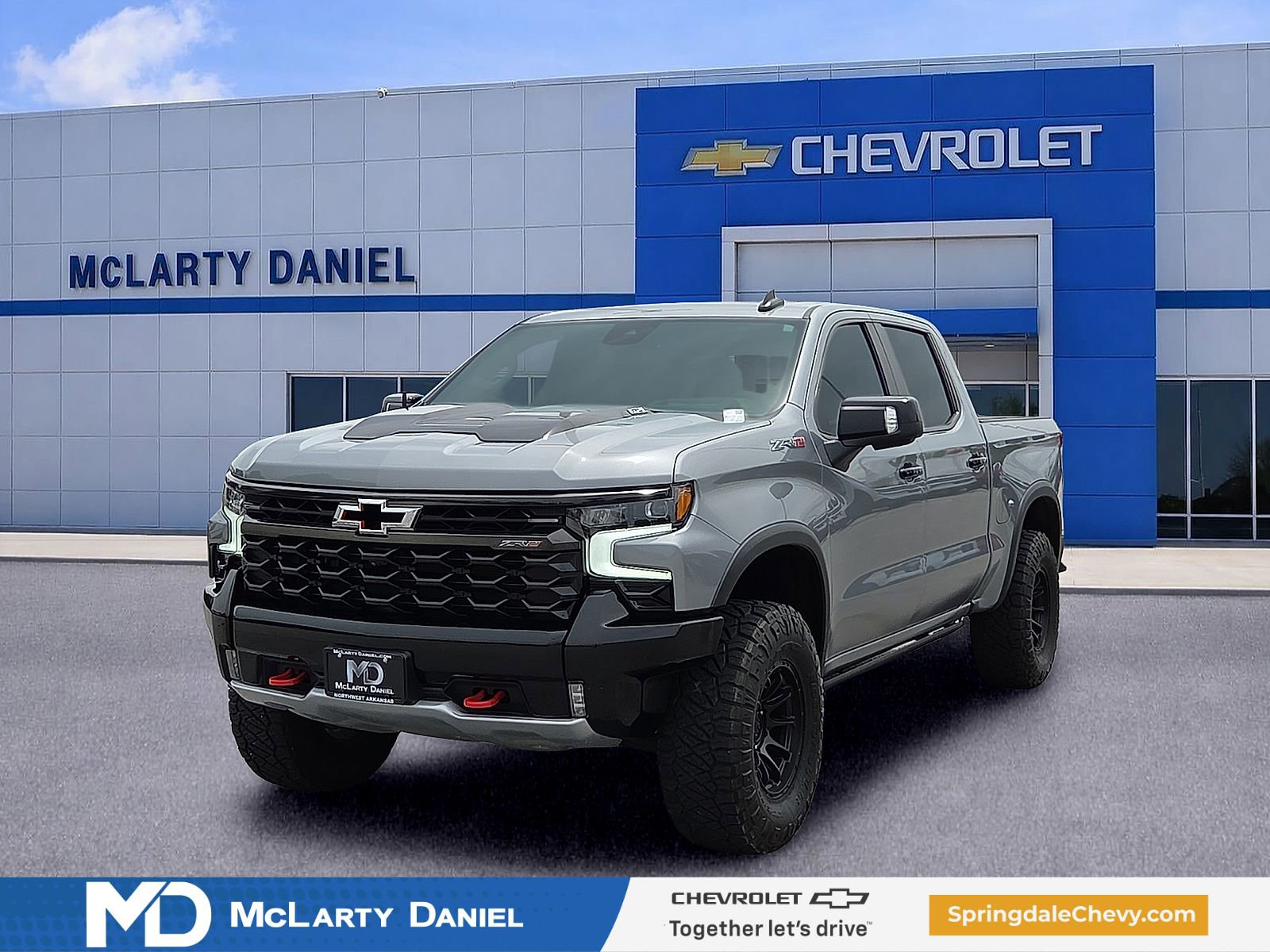 Used 2023 Chevrolet Silverado 1500 ZR2 w/ Technology Package AWD/4WD image 2