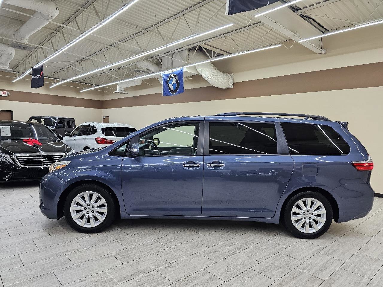 Used 2015 Toyota Sienna Limited FWD image 9