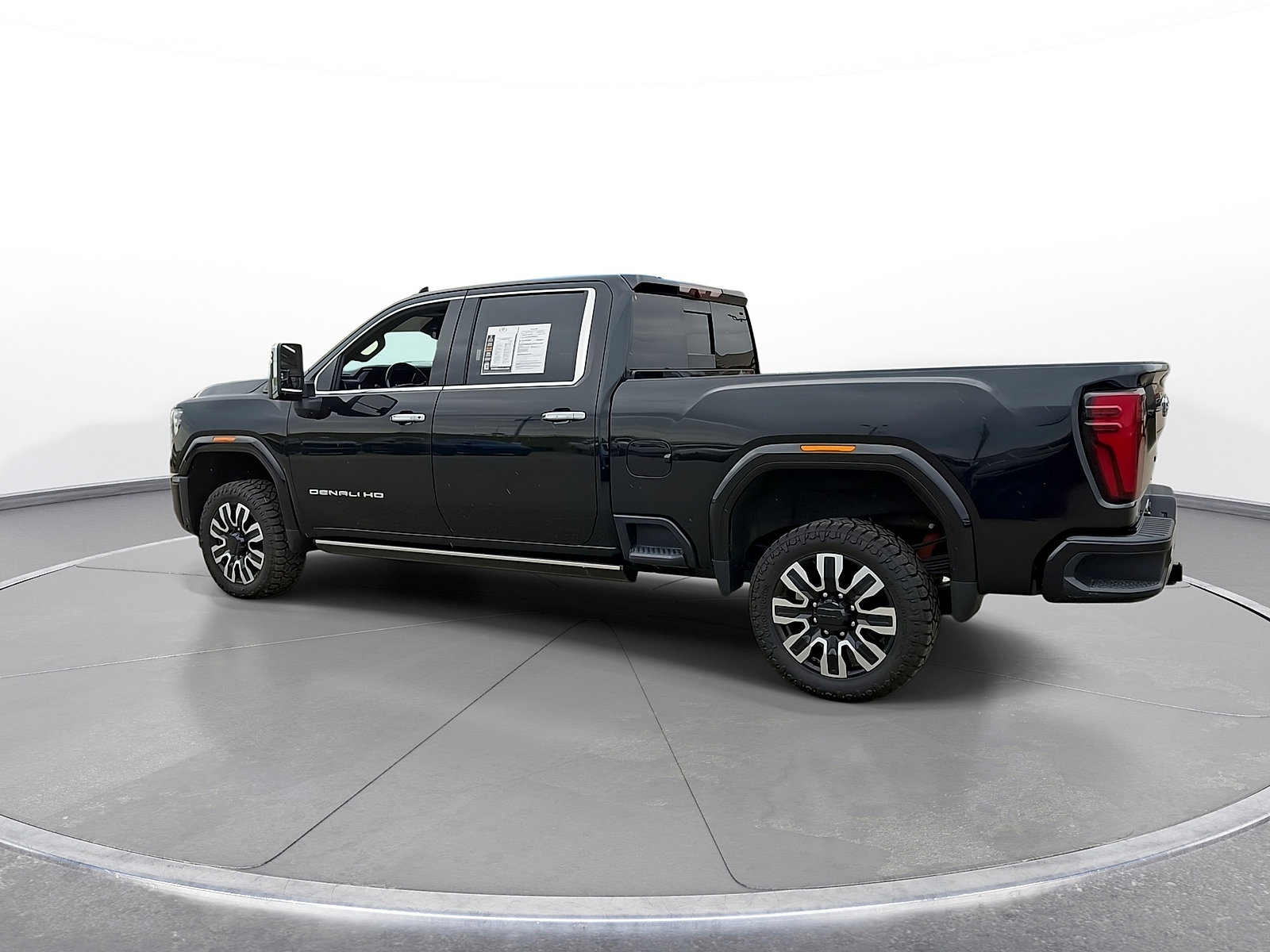 Used 2024 GMC Sierra 3500 Denali Ultimate AWD/4WD image 6