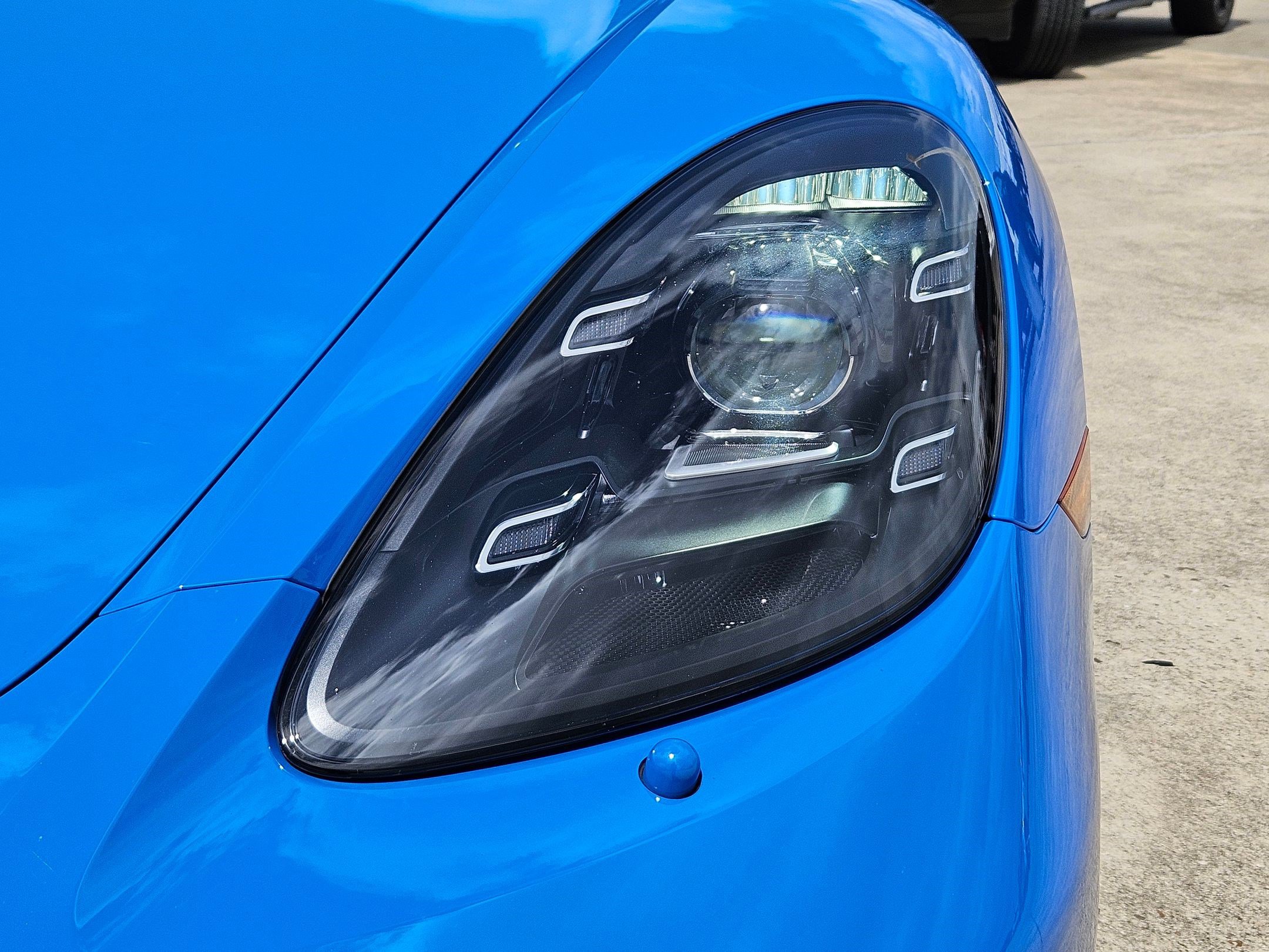 Used 2025 Porsche 718 Cayman RWD image 10