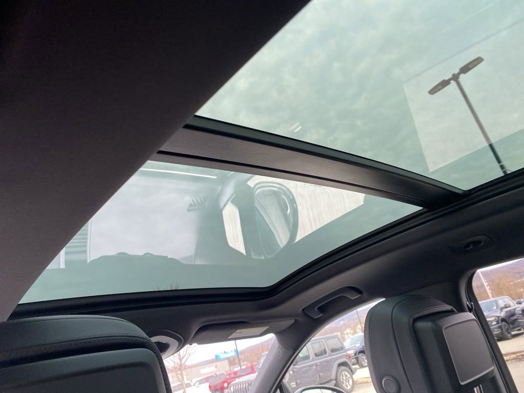 Used 2022 Porsche Macan Base image 7