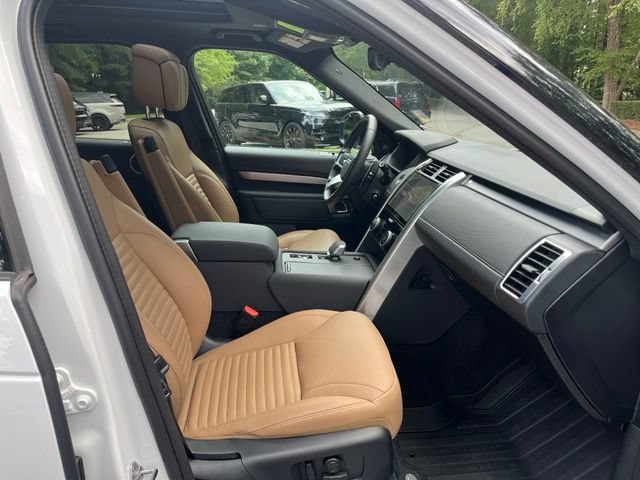 Certified 2025 Land Rover Discovery Dynamic SE AWD/4WD image 11