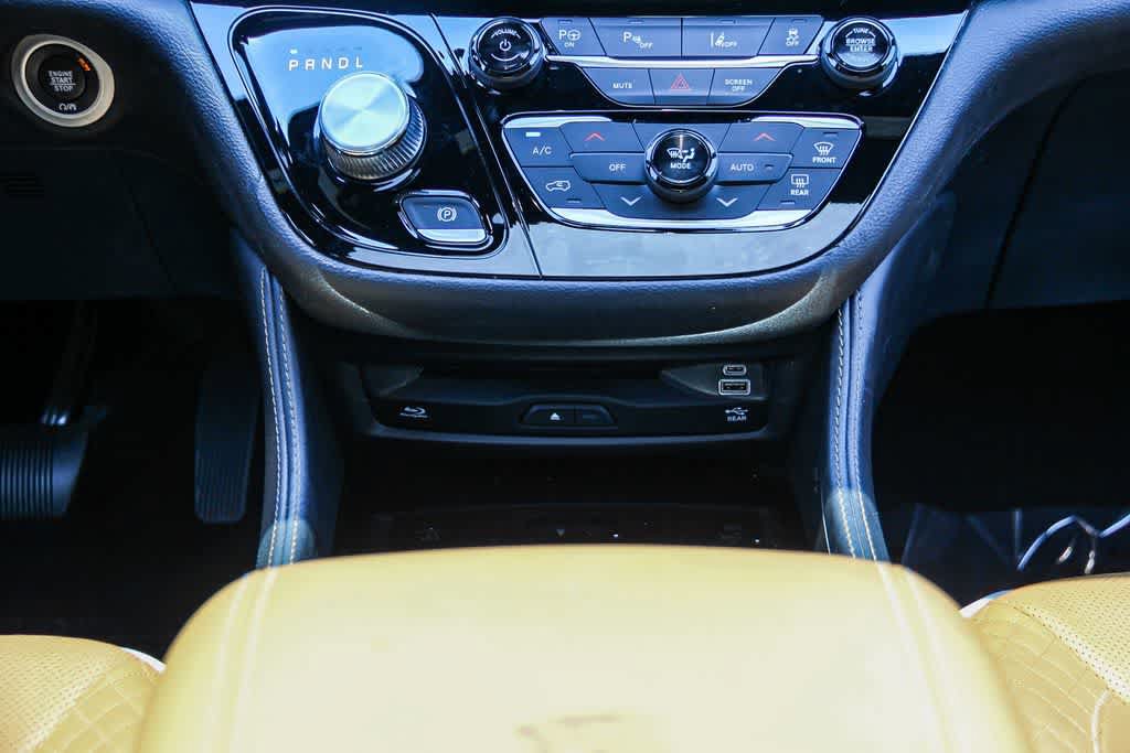 Used 2022 Chrysler Pacifica Pinnacle FWD image 14
