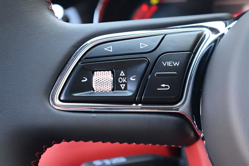 Used 2025 Bentley Bentayga image 23