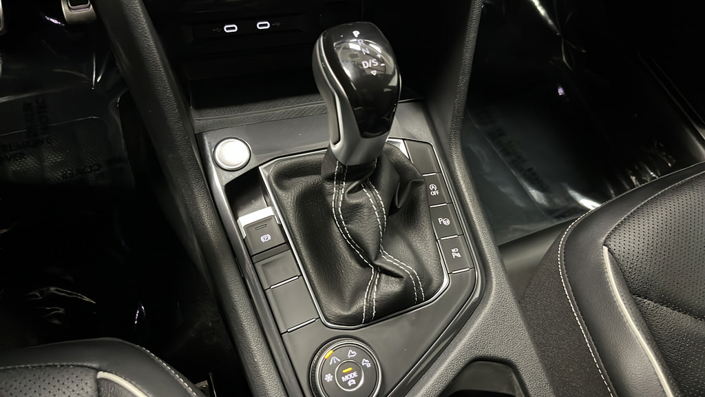 Used 2024 Volkswagen Tiguan SEL R-Line AWD/4WD image 19