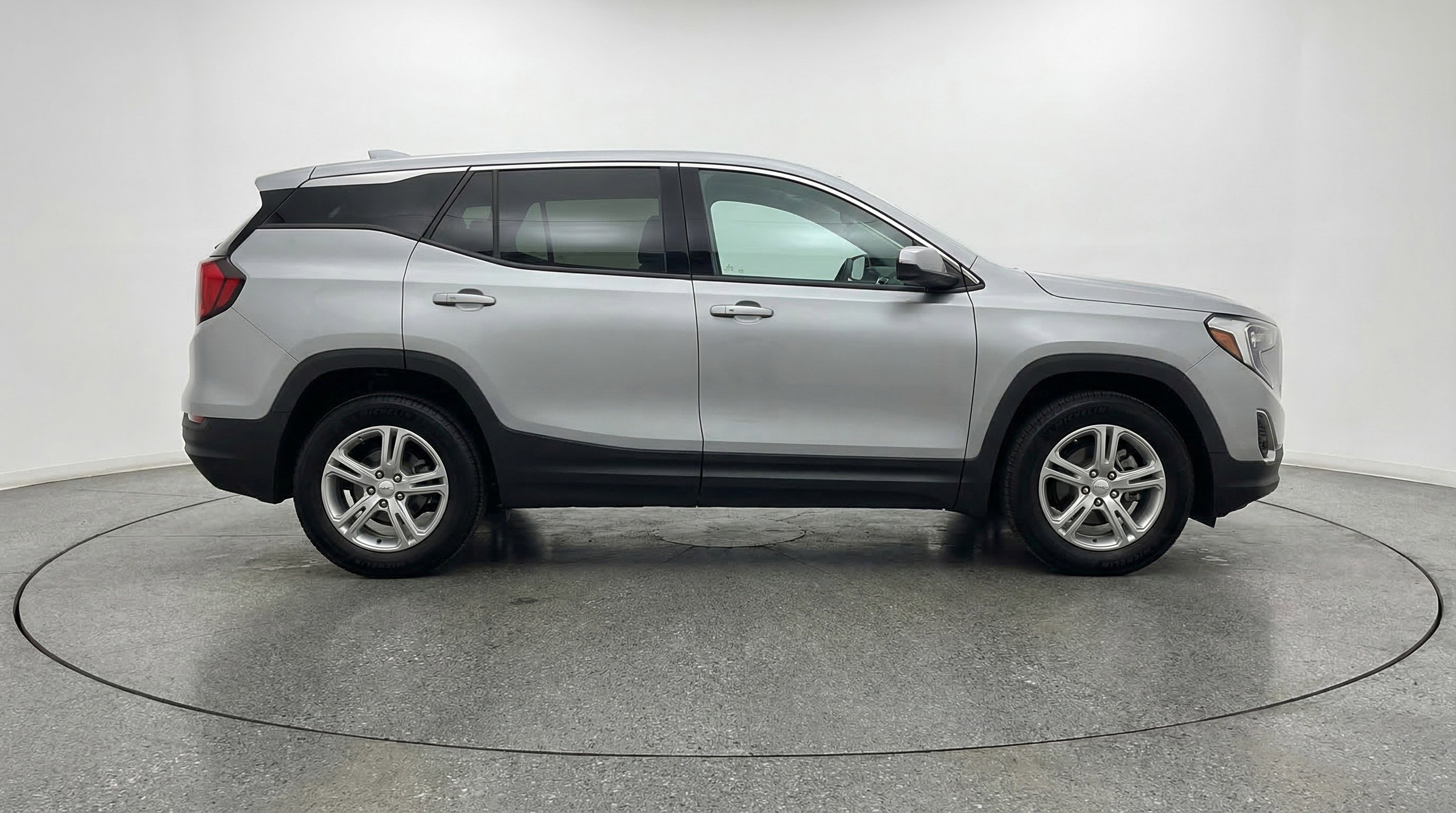 Used 2024 GMC Terrain SLE image 11