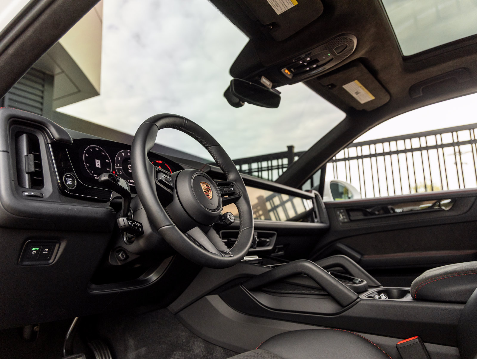 Certified 2025 Porsche Cayenne GTS AWD/4WD image 4