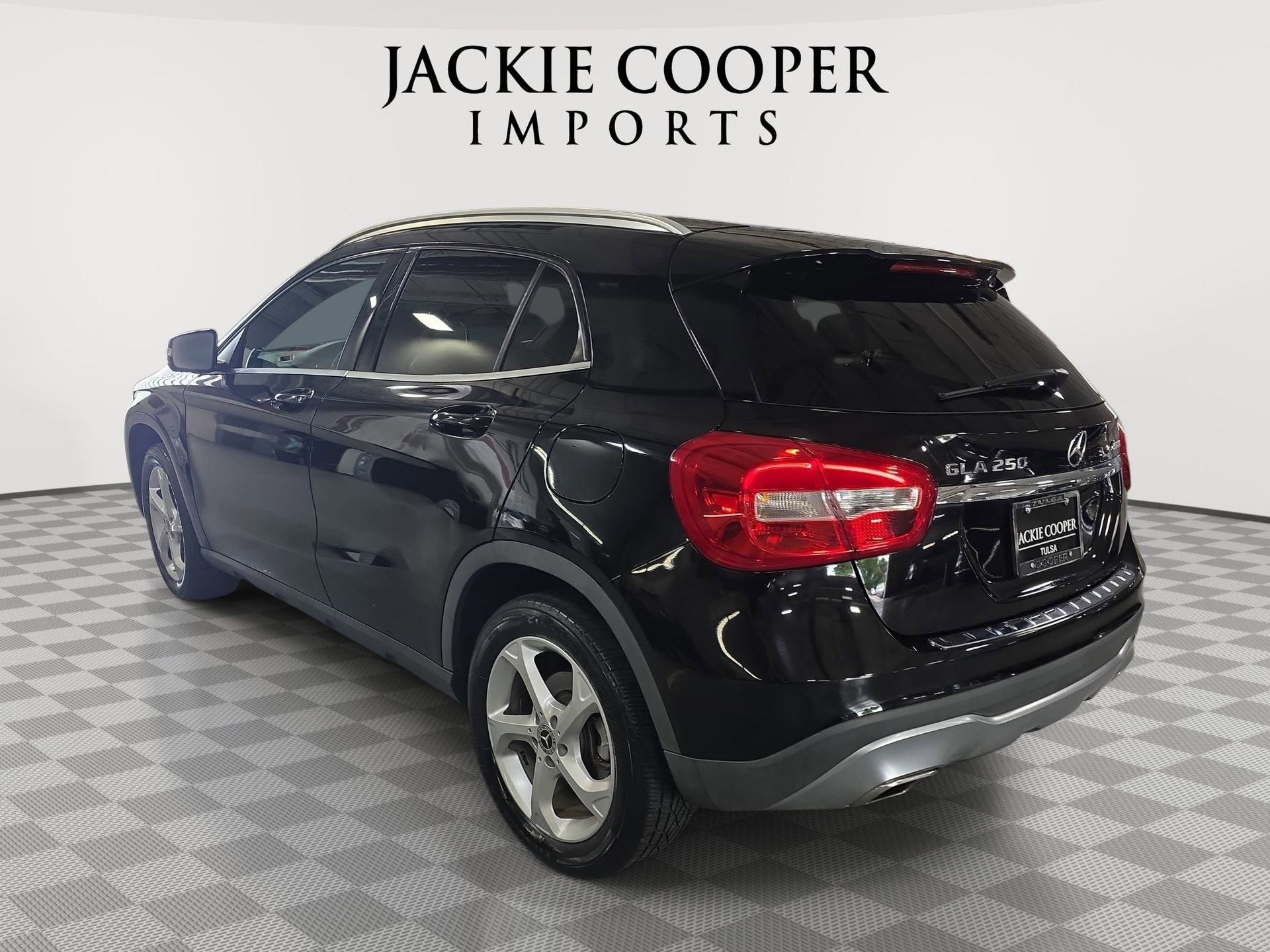 Certified 2018 Mercedes-Benz GLA 250 4MATIC image 7