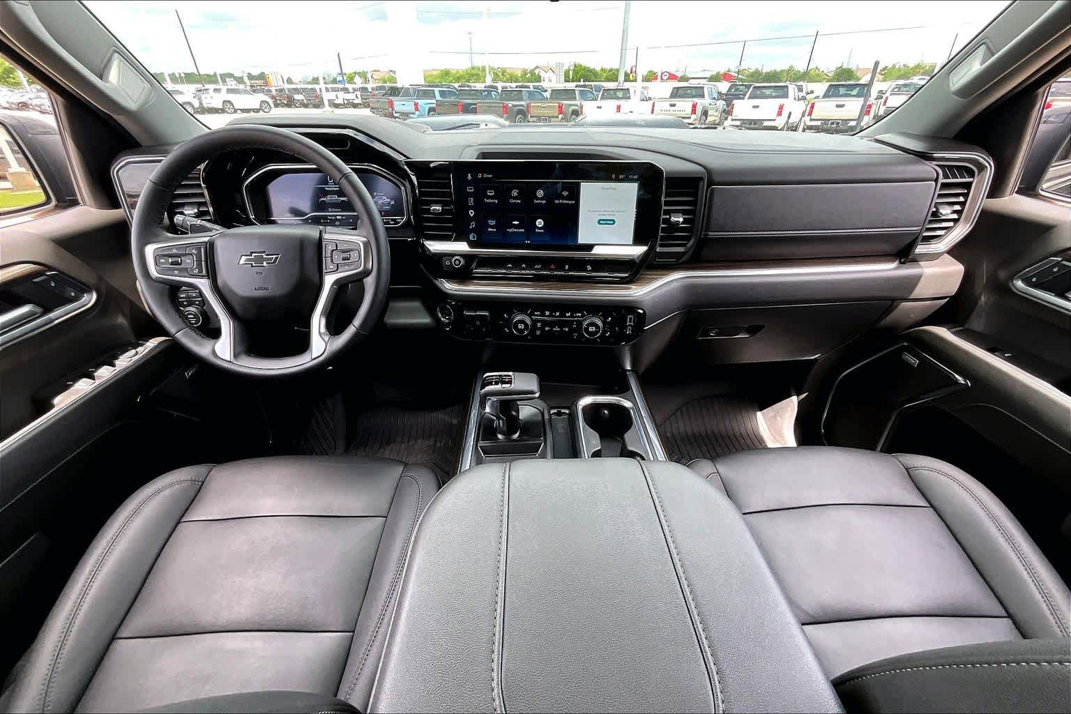 Used 2025 Chevrolet Silverado 1500 LT Trail Boss w/ Convenience Package II AWD/4WD image 23