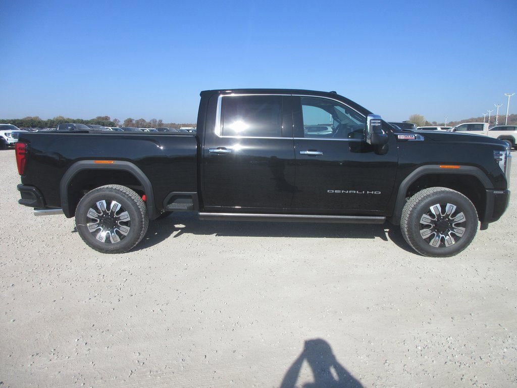 New 2026 GMC Sierra 2500 Denali w/ Denali Reserve Package image 3