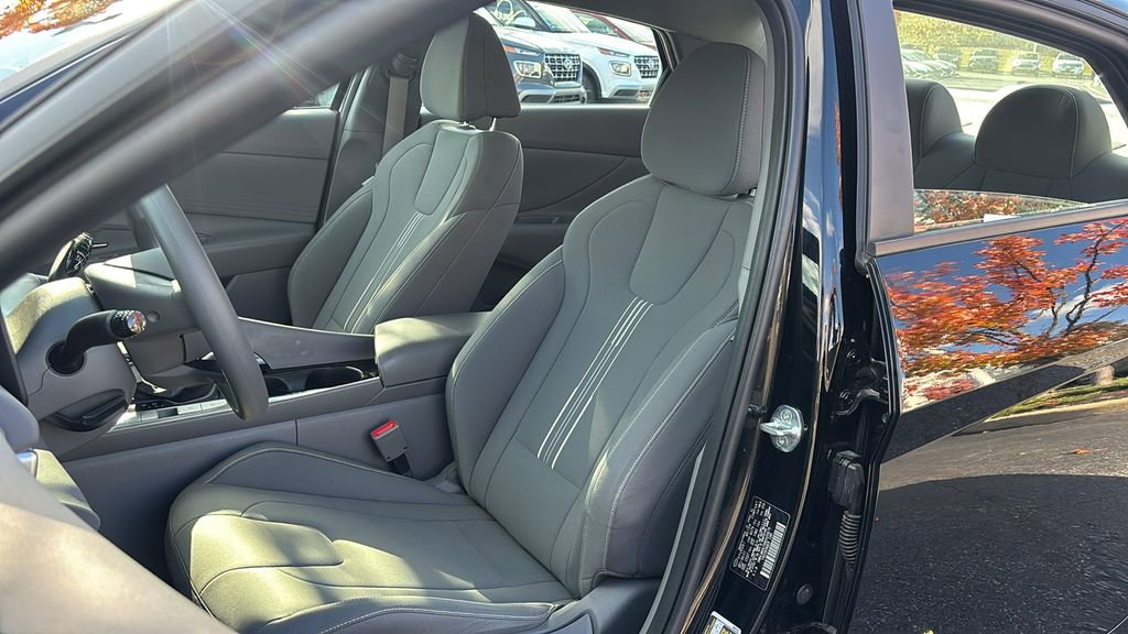 Used 2022 Hyundai Elantra Blue image 10