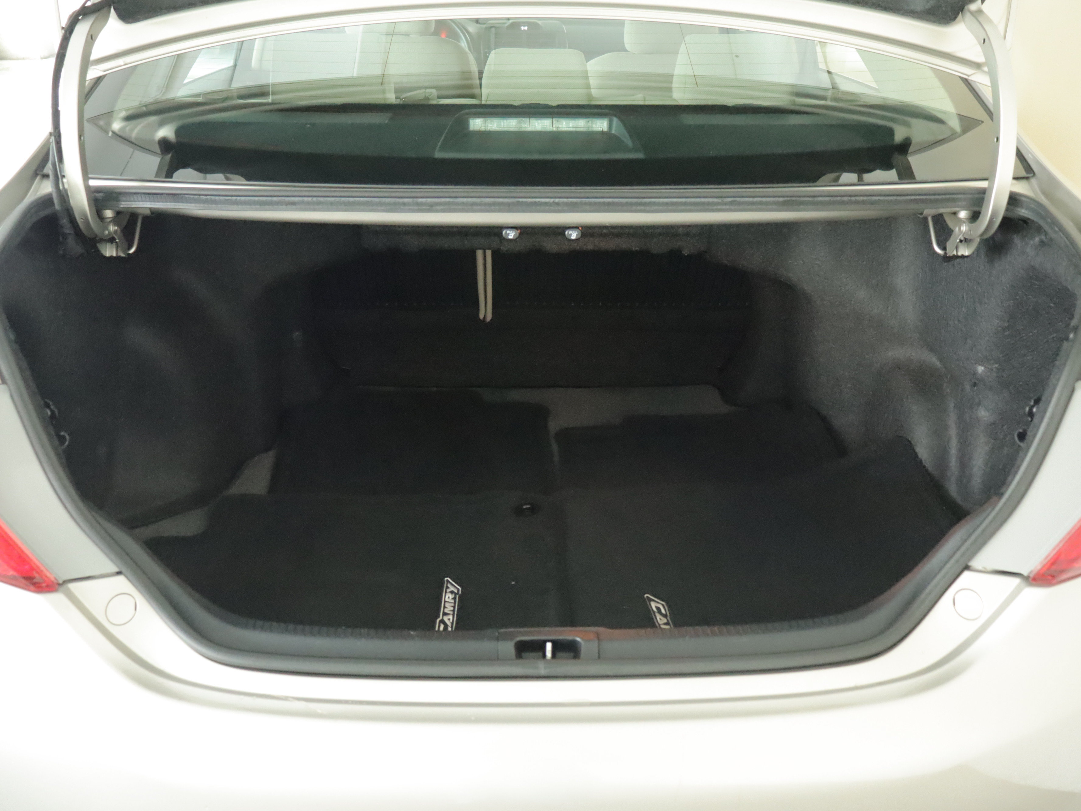 Used 2014 Toyota Camry FWD image 19