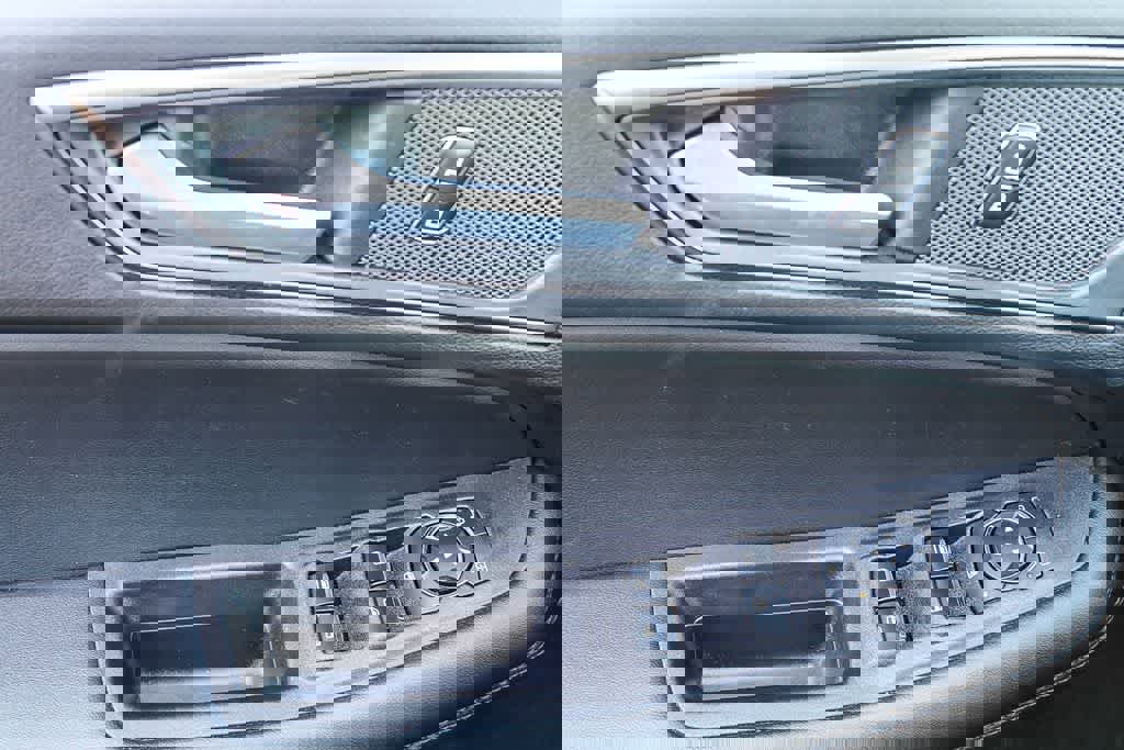 Used 2023 Ford Edge SE w/ Black Appearance Package image 20