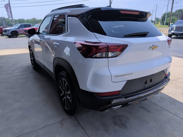 Used 2023 Chevrolet TrailBlazer ACTIV w/ Sun and Liftgate Package FWD image 7