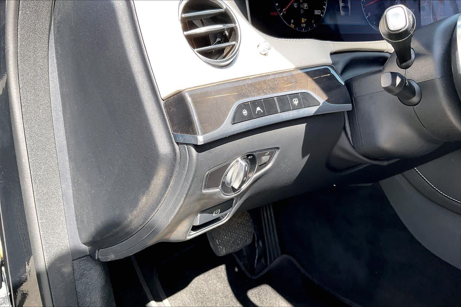 Used 2018 Mercedes-Benz S 560 Sedan image 33