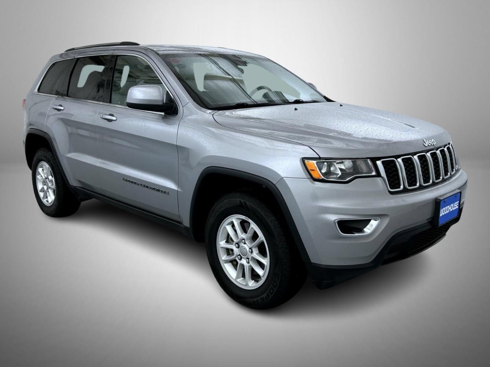 Used 2019 Jeep Grand Cherokee Laredo AWD/4WD image 3