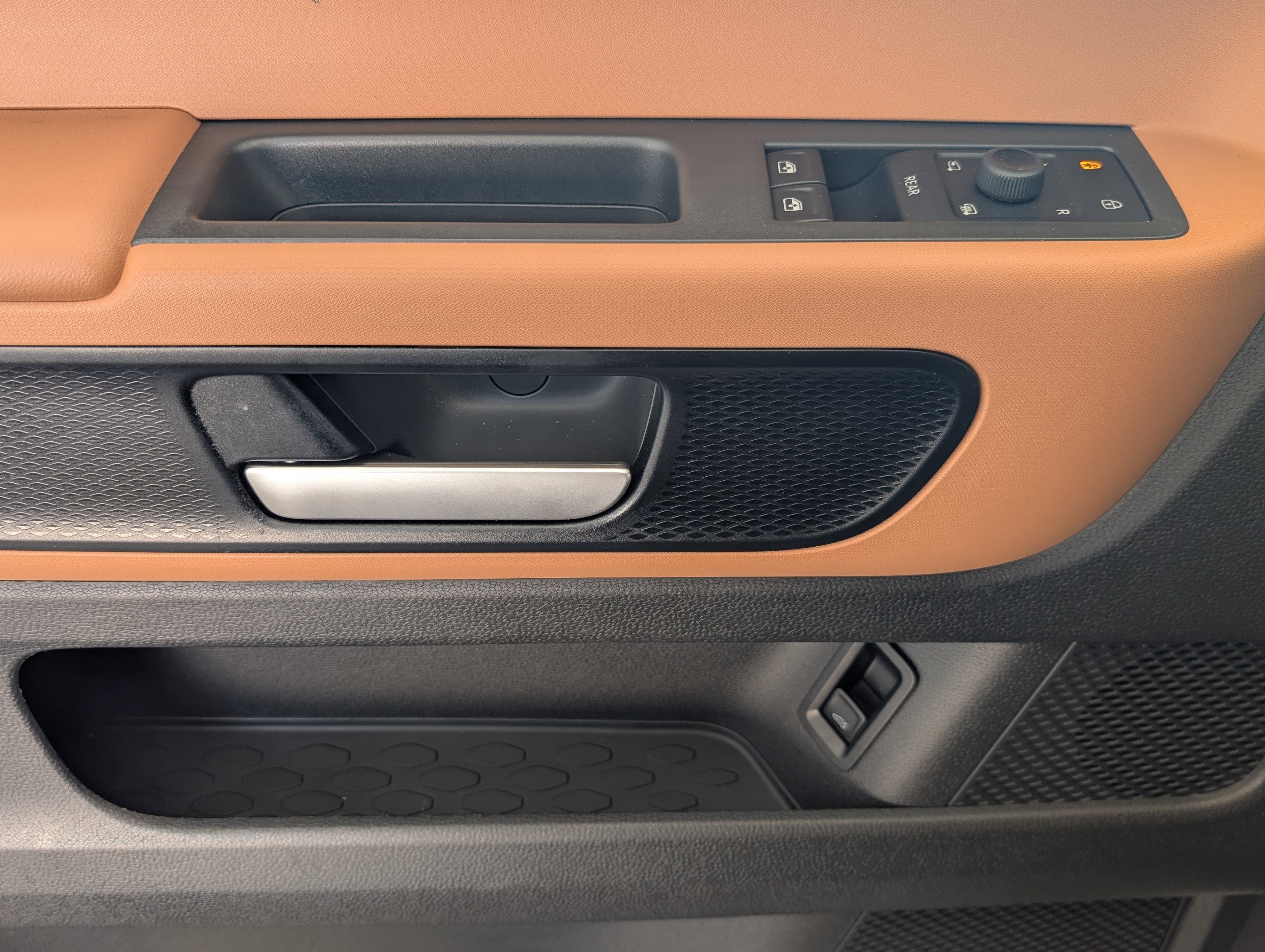 Used 2025 Volkswagen ID. Buzz Pro S Plus RWD image 15