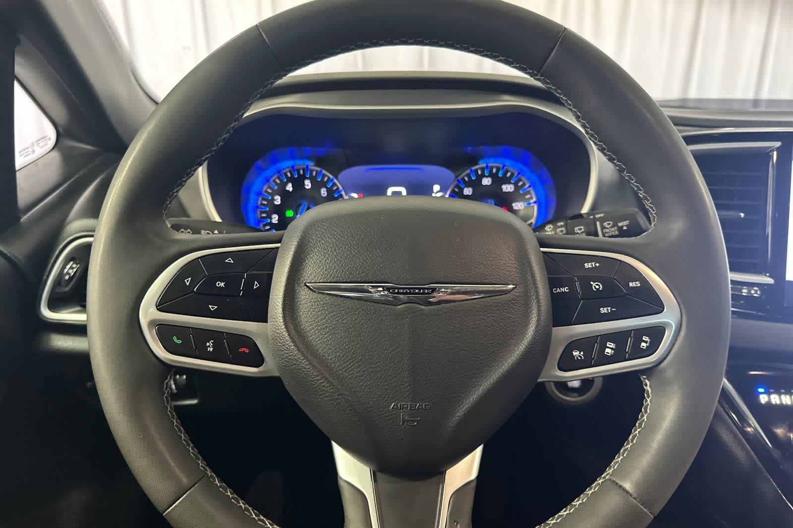 Used 2025 Chrysler Pacifica Select FWD image 26
