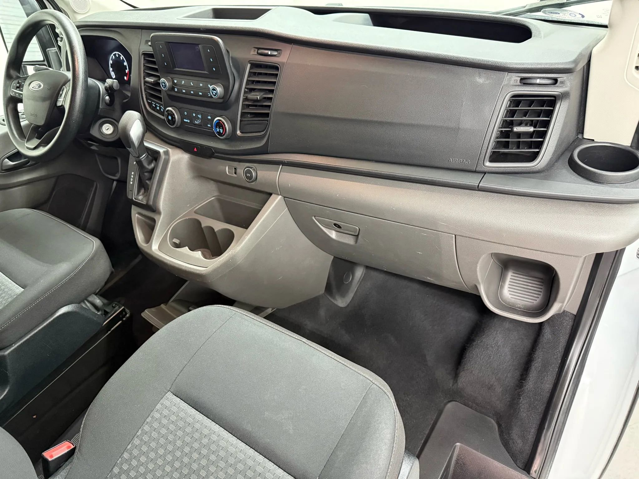 Used 2021 Ford Transit 350 XLT image 9