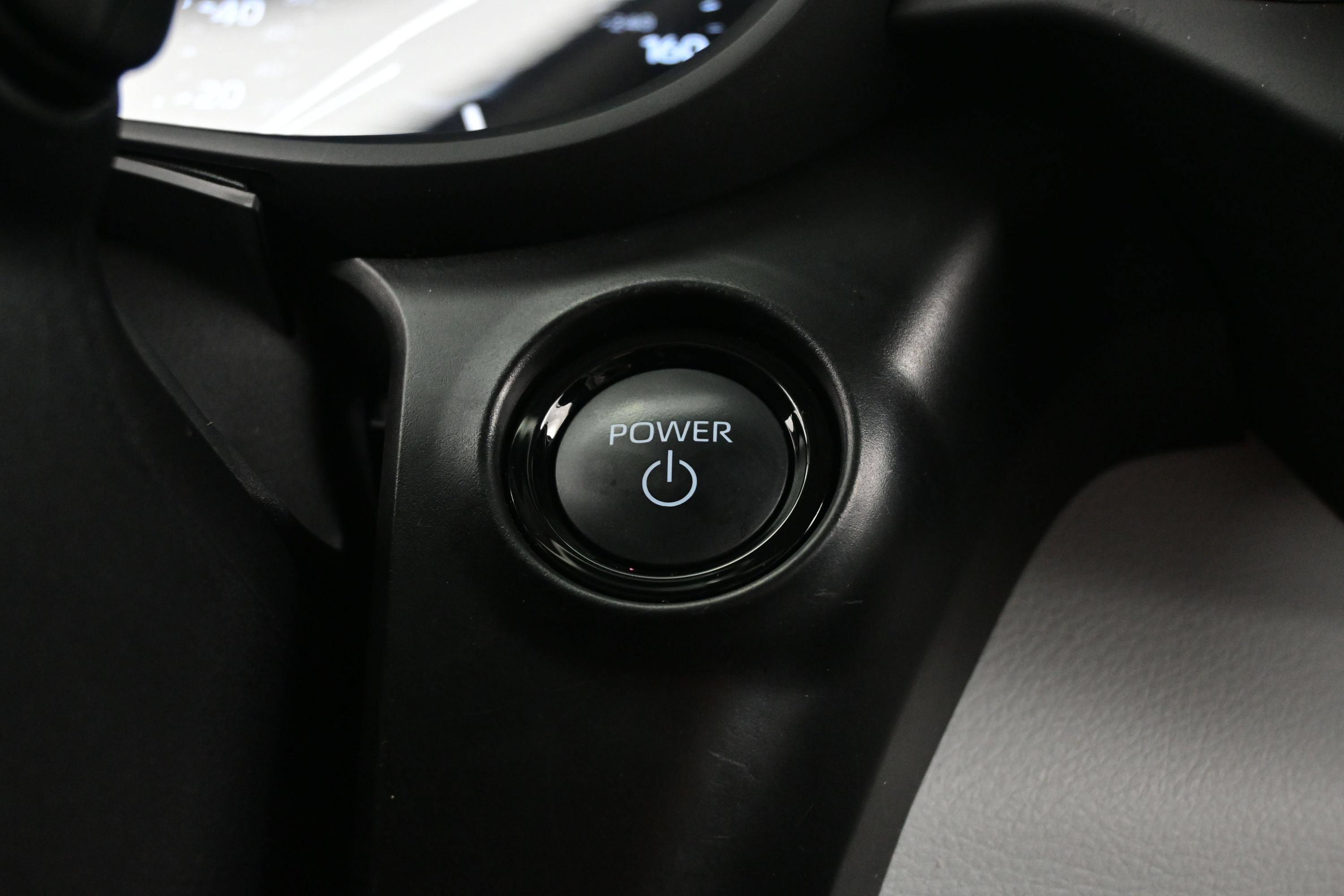 Used 2025 Toyota Sienna LE FWD image 23