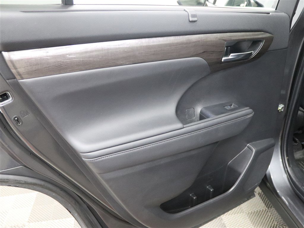 Used 2022 Toyota Highlander Platinum AWD/4WD image 19